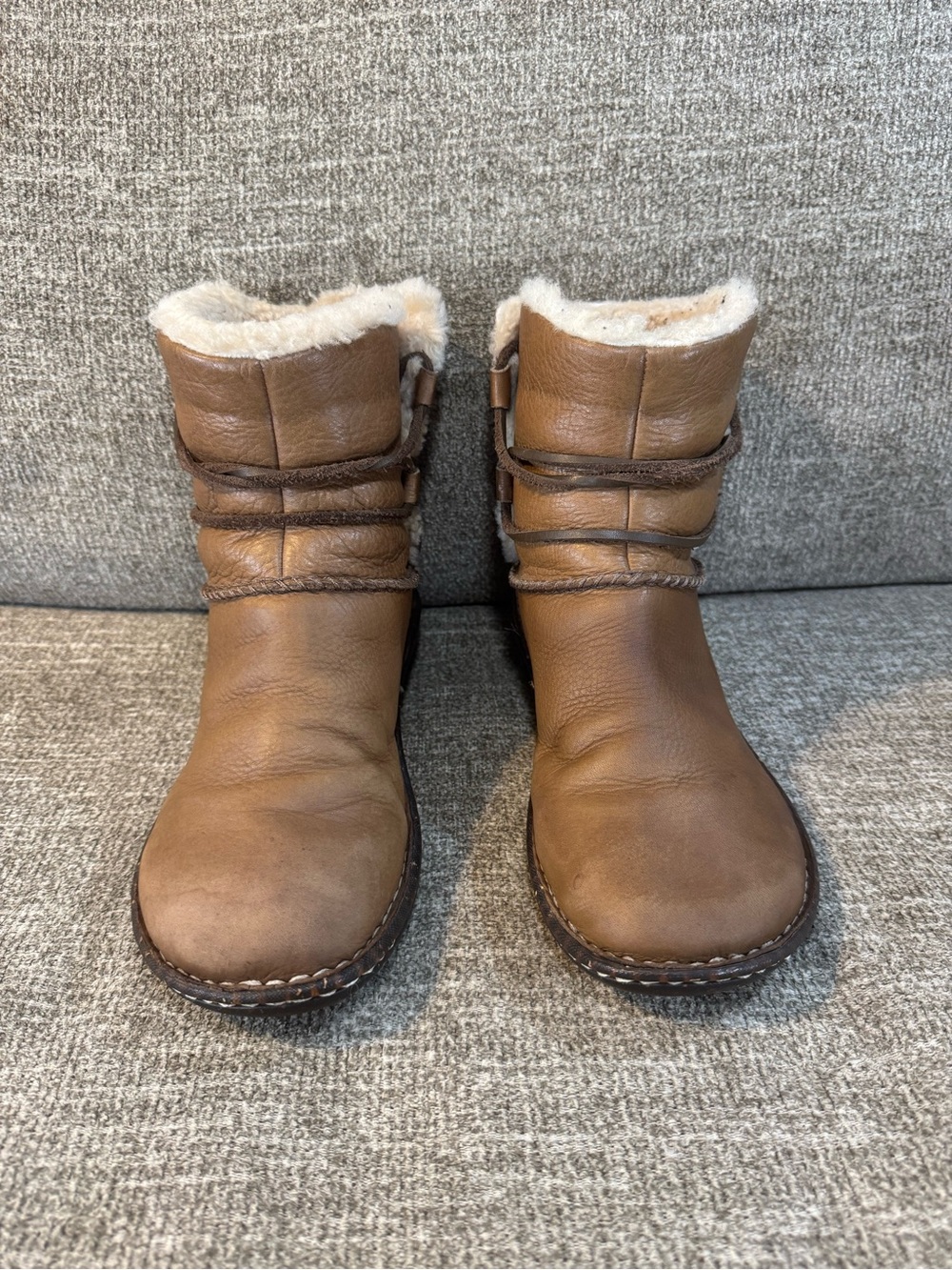 UGG Women's Caspia Leather Chestnut Boots Model #1932 Size 7